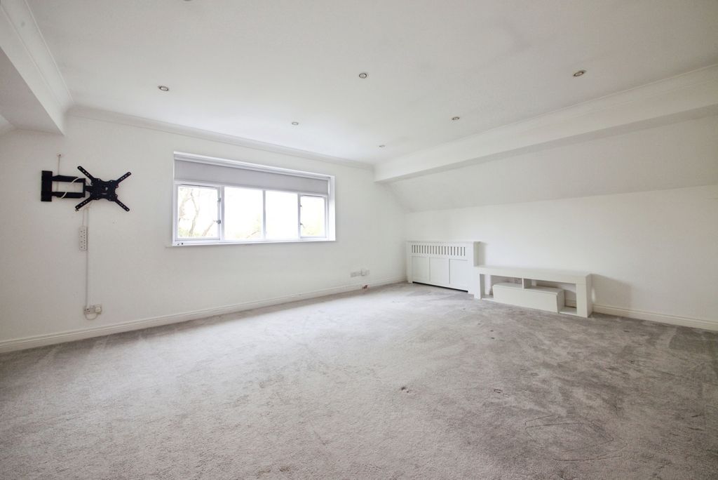 Additional image 5 of 2 bed flat for saleCatiline Court, 63A Main Road, Romford RM2