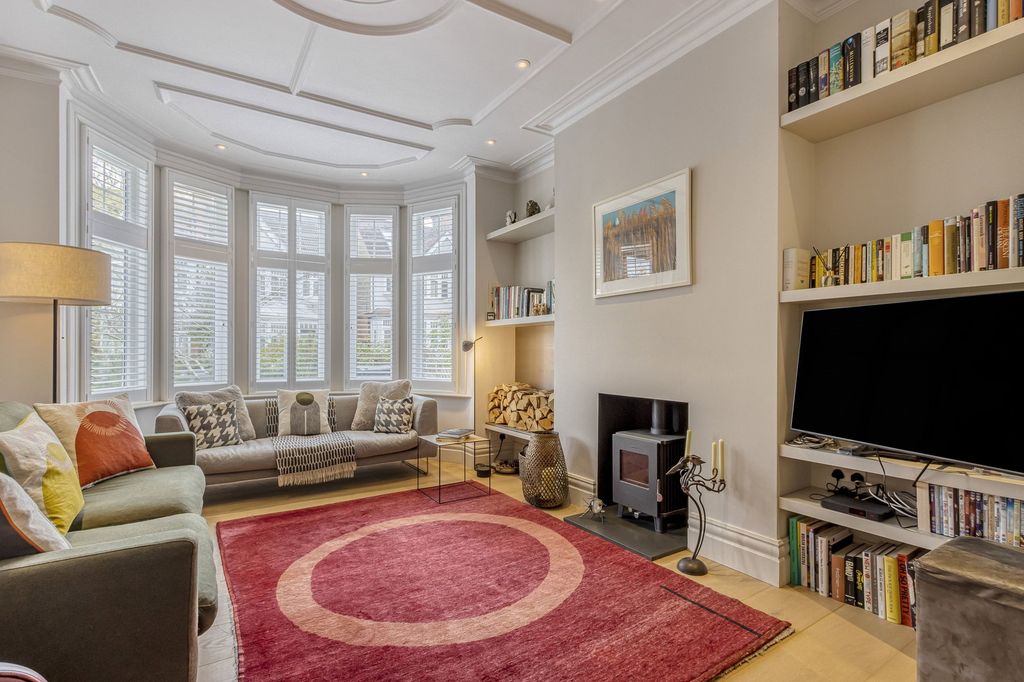 Property photo 2 of 27