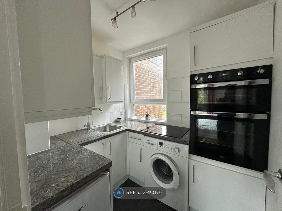 Property photo 3 of 12 Kitchen