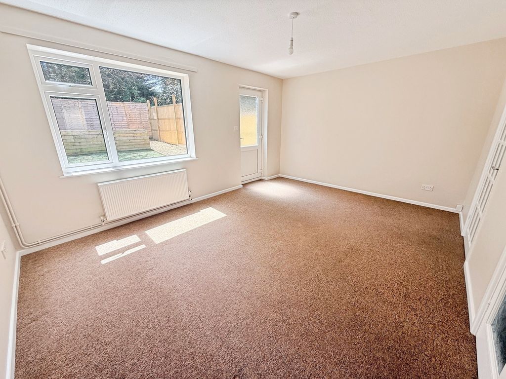 Property photo 3 of 17 F71Fe22B-Img_4419