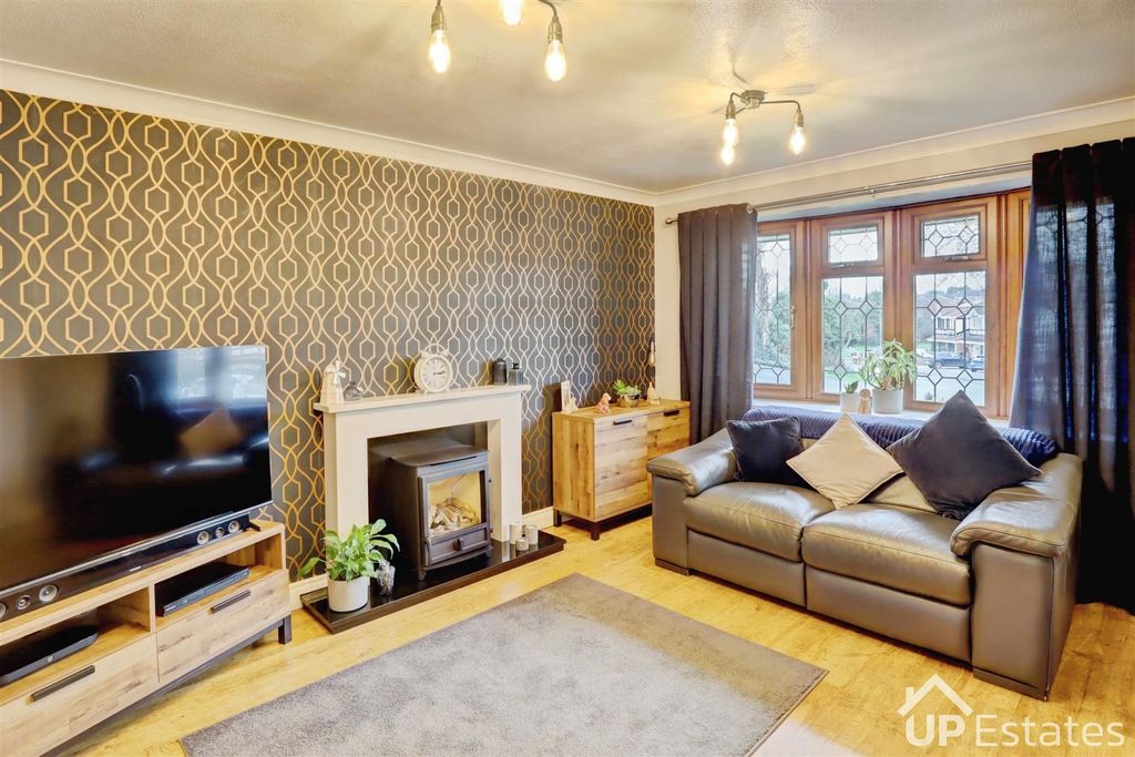 Property photo 3 of 18 Living Room