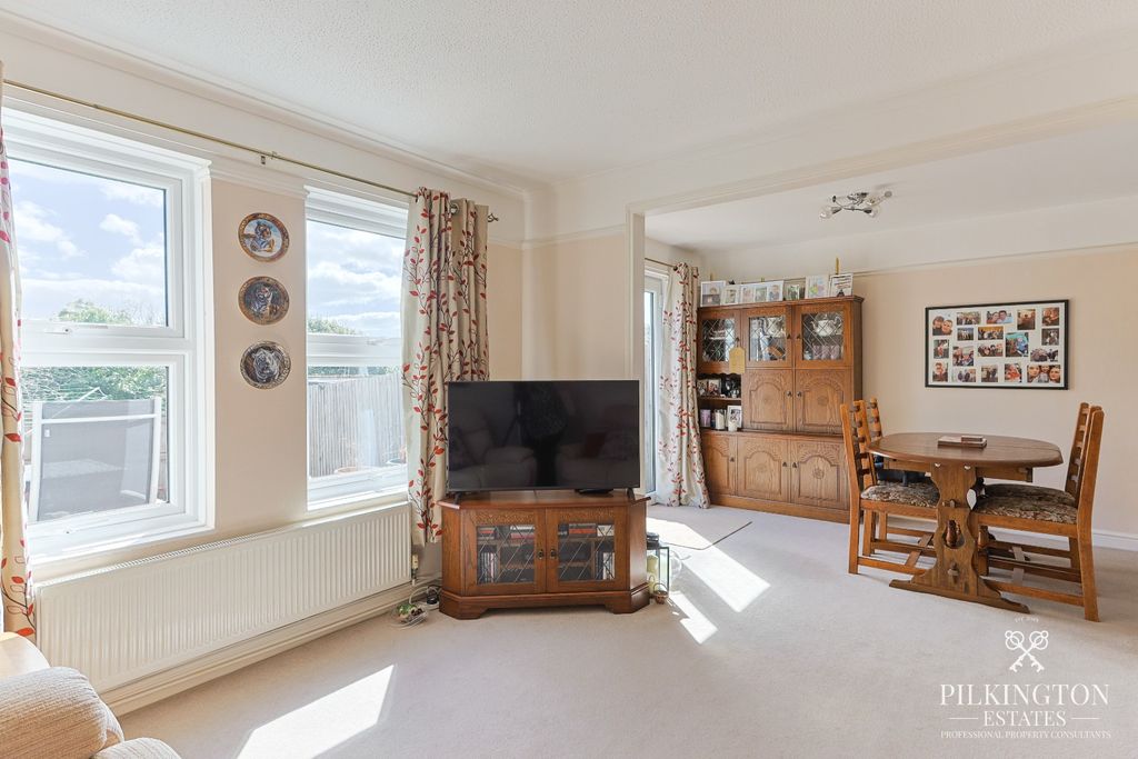 Property photo 2 of 13 5527453