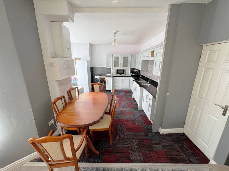 Property photo 3 of 29 Dining Kitchen