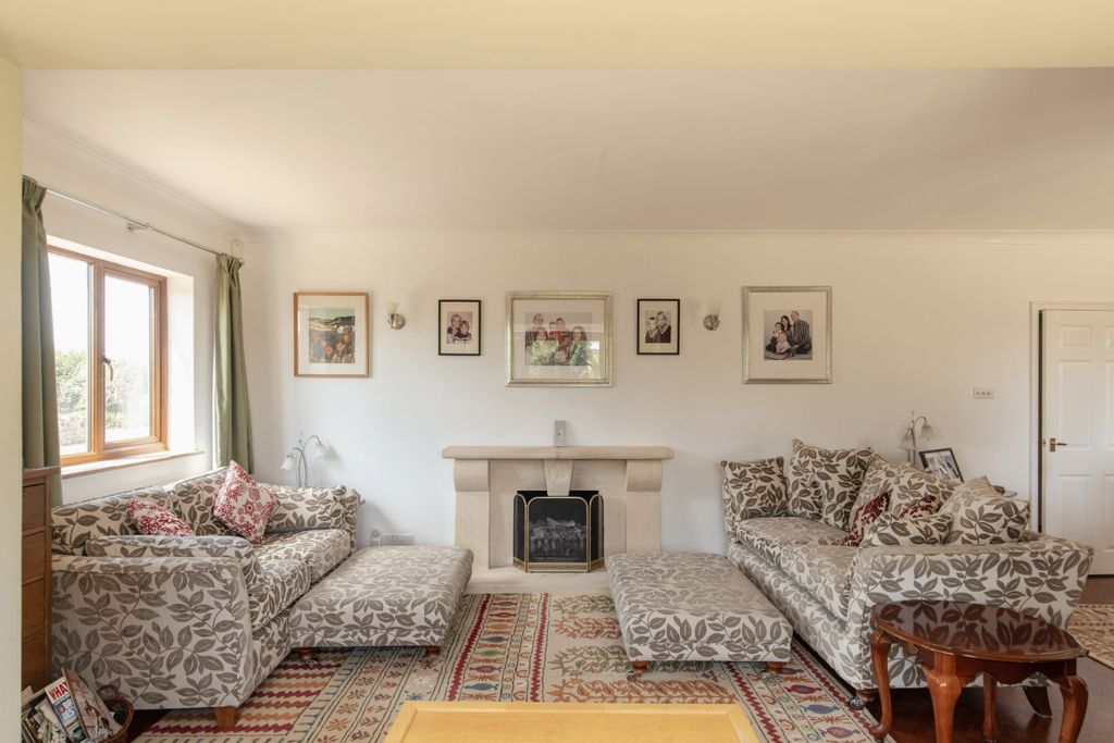 Property photo 3 of 18 4386073