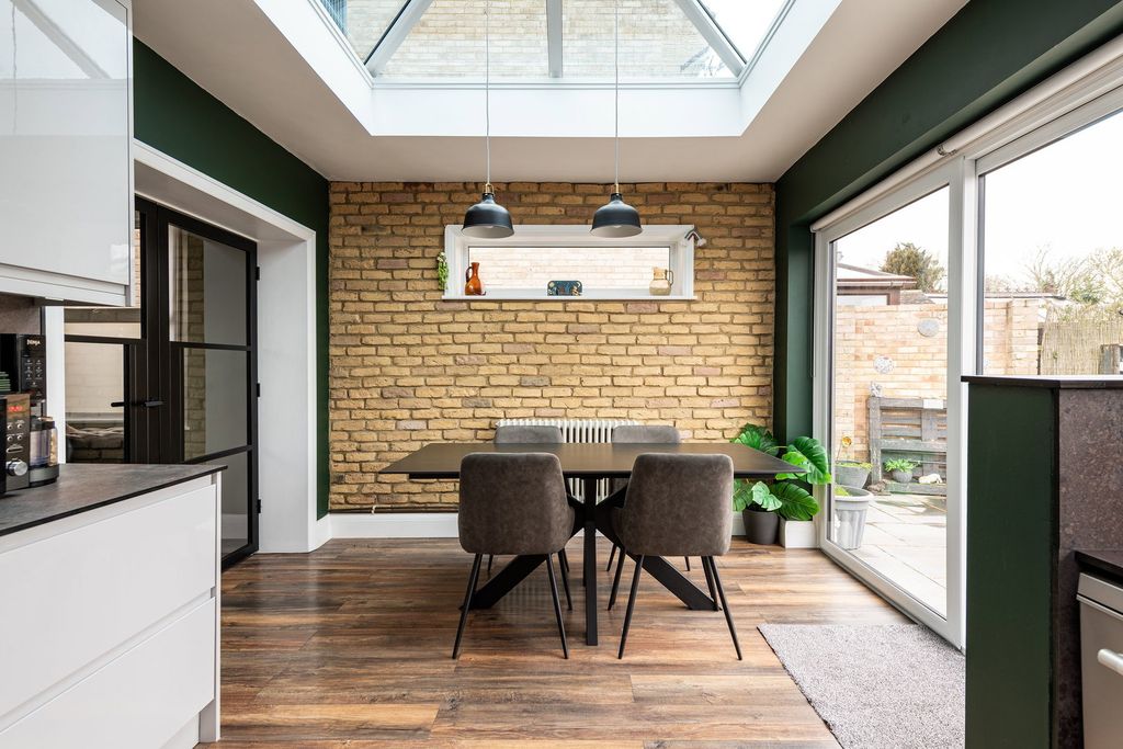 Property photo 2 of 27