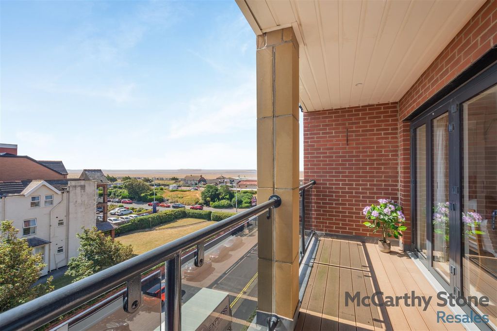 Property photo 3 of 37 8698185-Exterior01.Jpg
