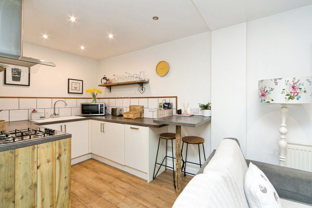 Property photo 3 of 18 Pbox-Img.Jpg