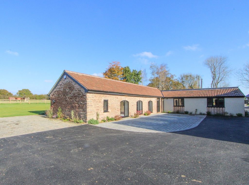 Property photo 1 of 28