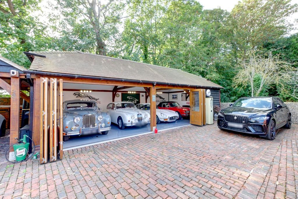 Property photo 1 of 60