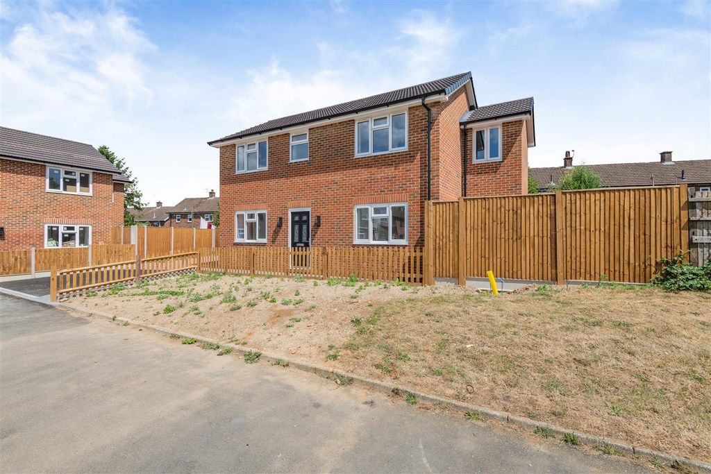 Property photo 2 of 28 8655834-Exterior11.Jpg
