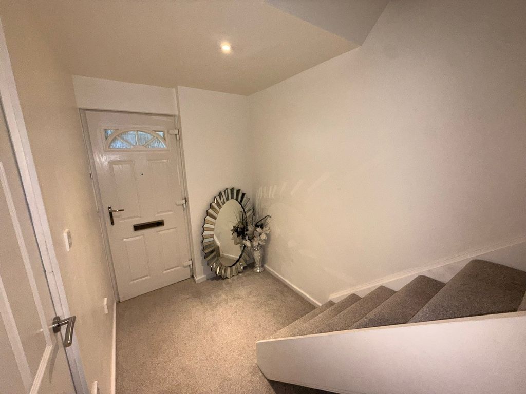 Property photo 2 of 28