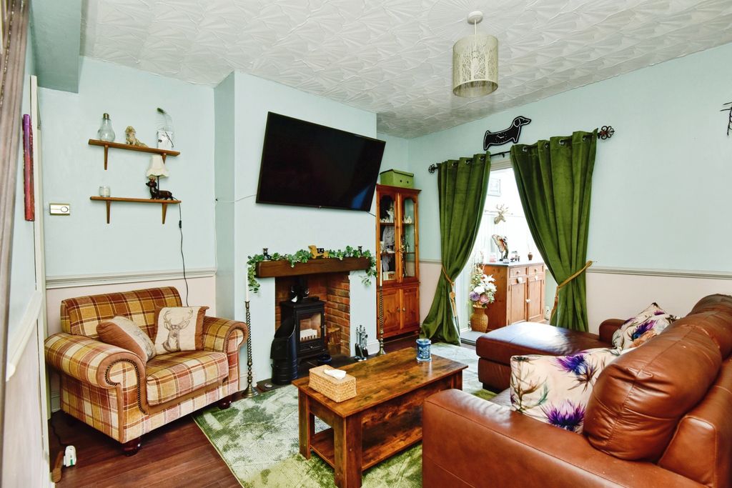 Property photo 3 of 21 Lounge