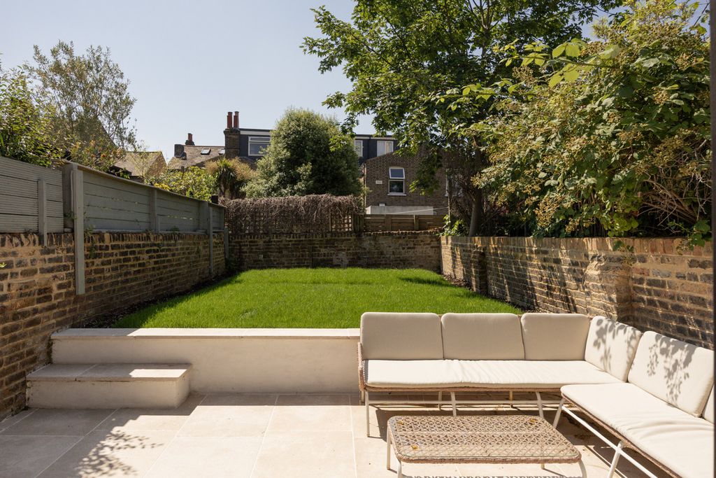 Property photo 3 of 39