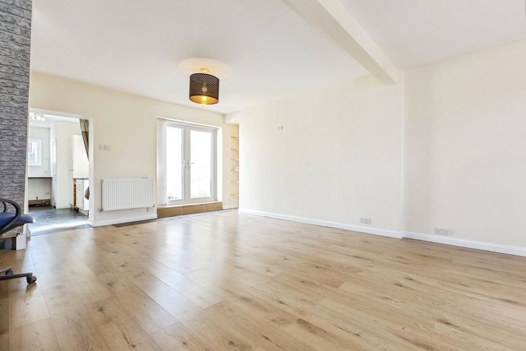 Property photo 3 of 17 Photo