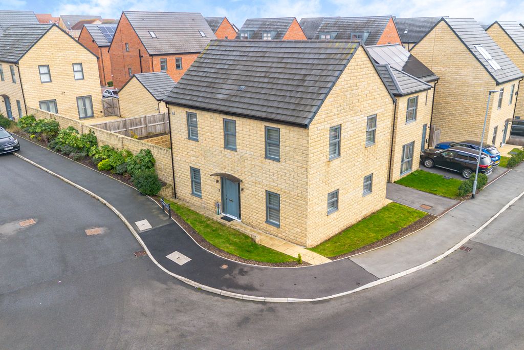 Property photo 1 of 36 Cardwellroad1