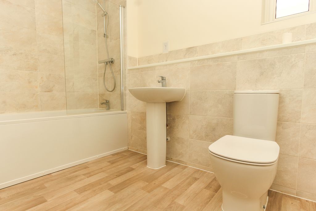Property photo 3 of 7 Bathroom