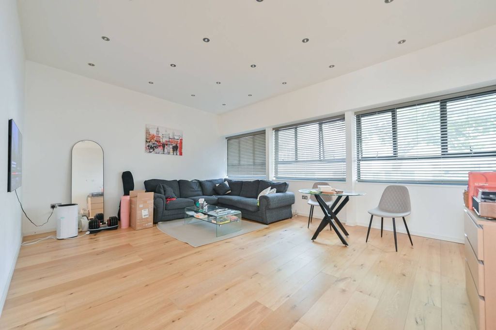 Property photo 1 of 7
