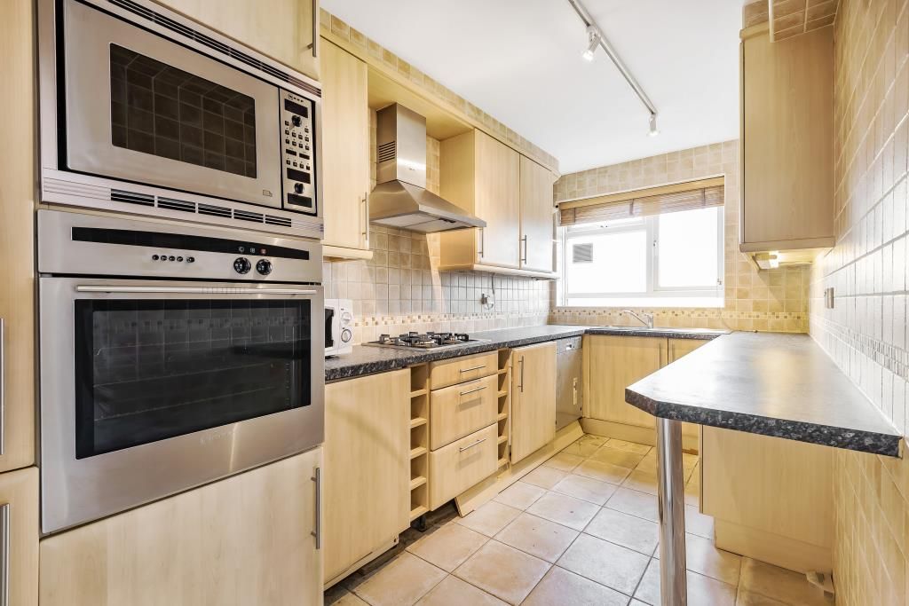 Property photo 2 of 11 Kitchen