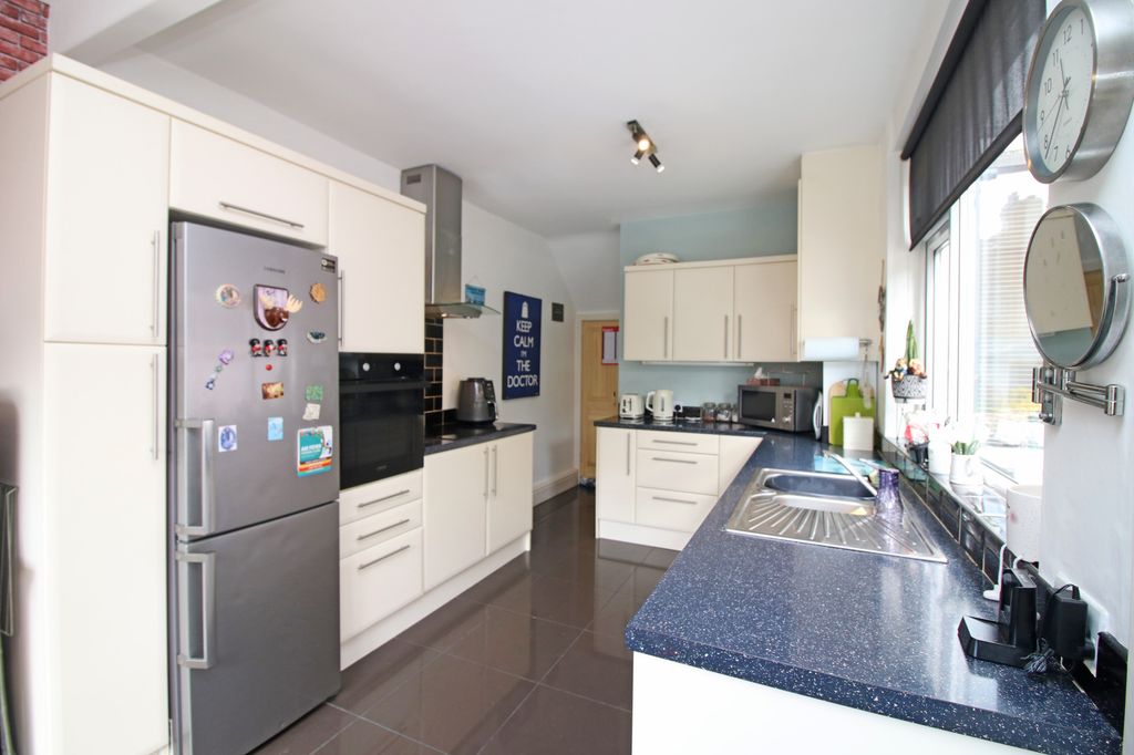 Property photo 2 of 23