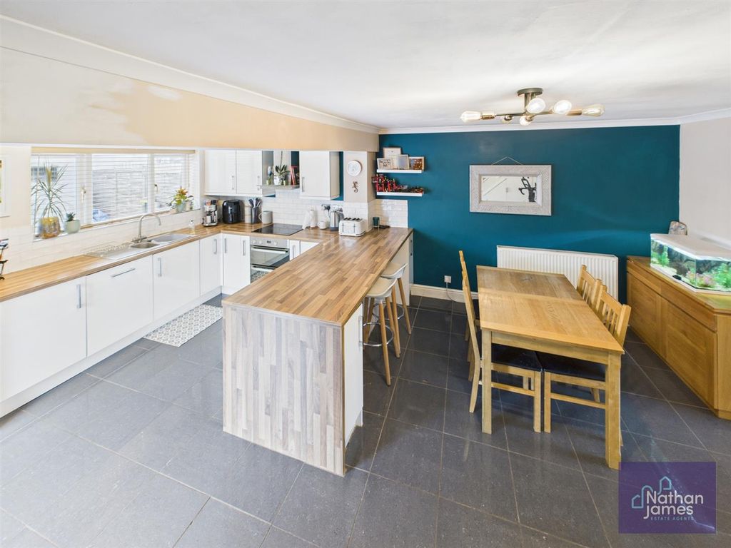 Property photo 2 of 20 Kitchen/Diner