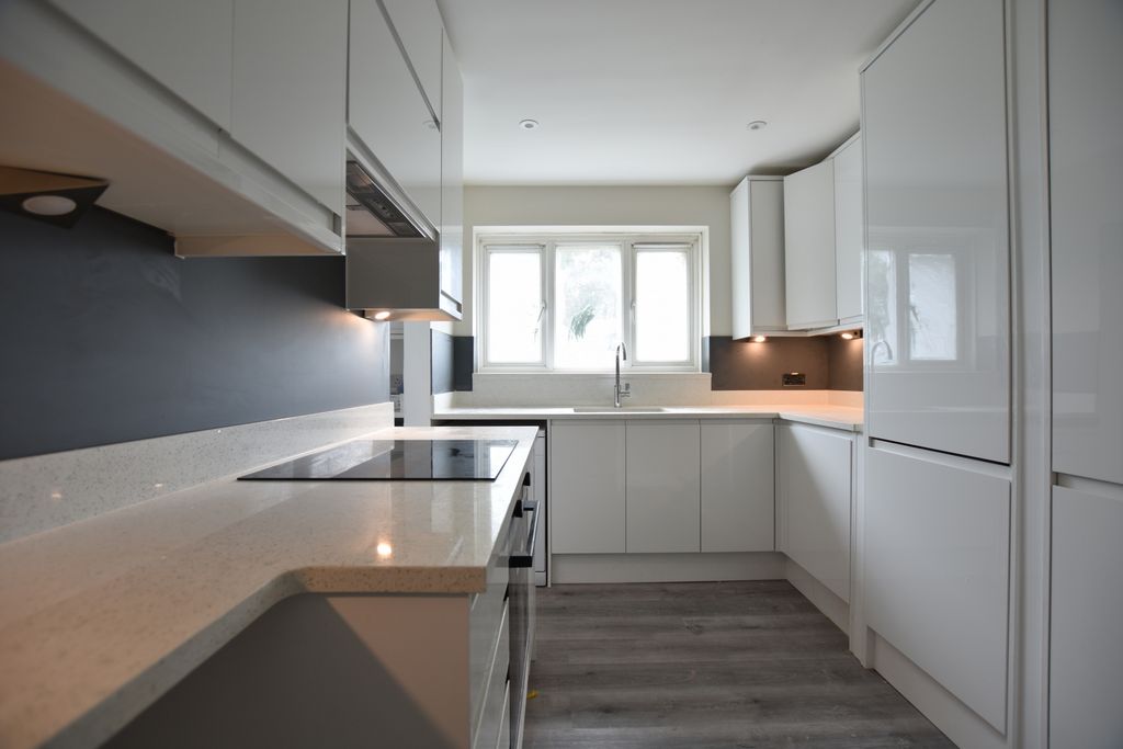 Property photo 2 of 7 Kitchen
