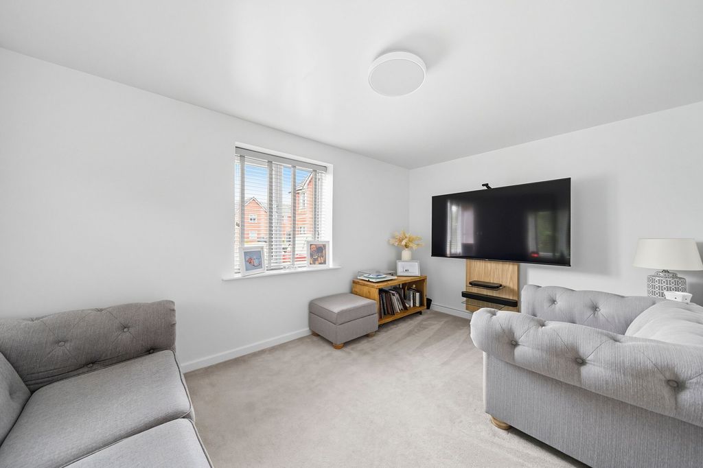 Property photo 2 of 21