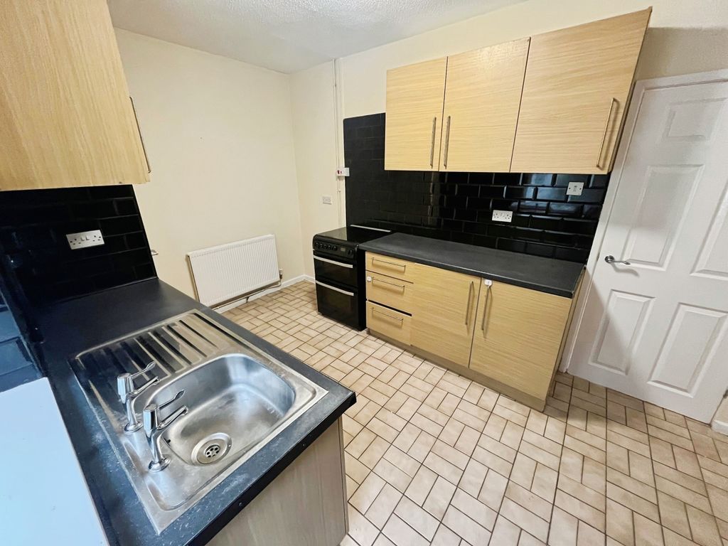 Property photo 3 of 6 Kitchen