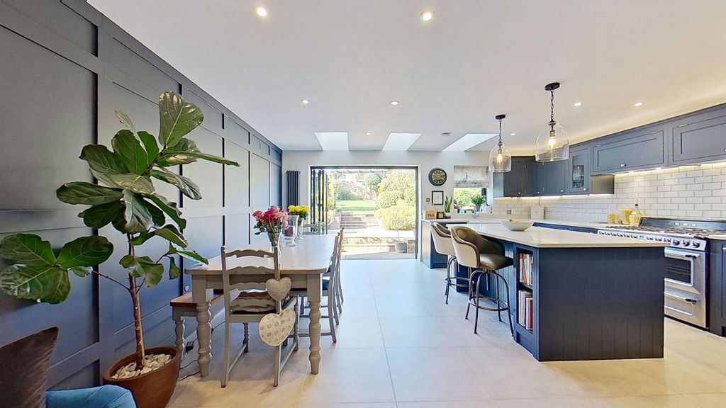 Property photo 3 of 31