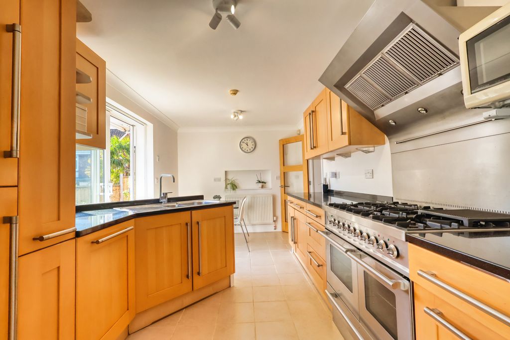 Property photo 2 of 16 Picture No. 19