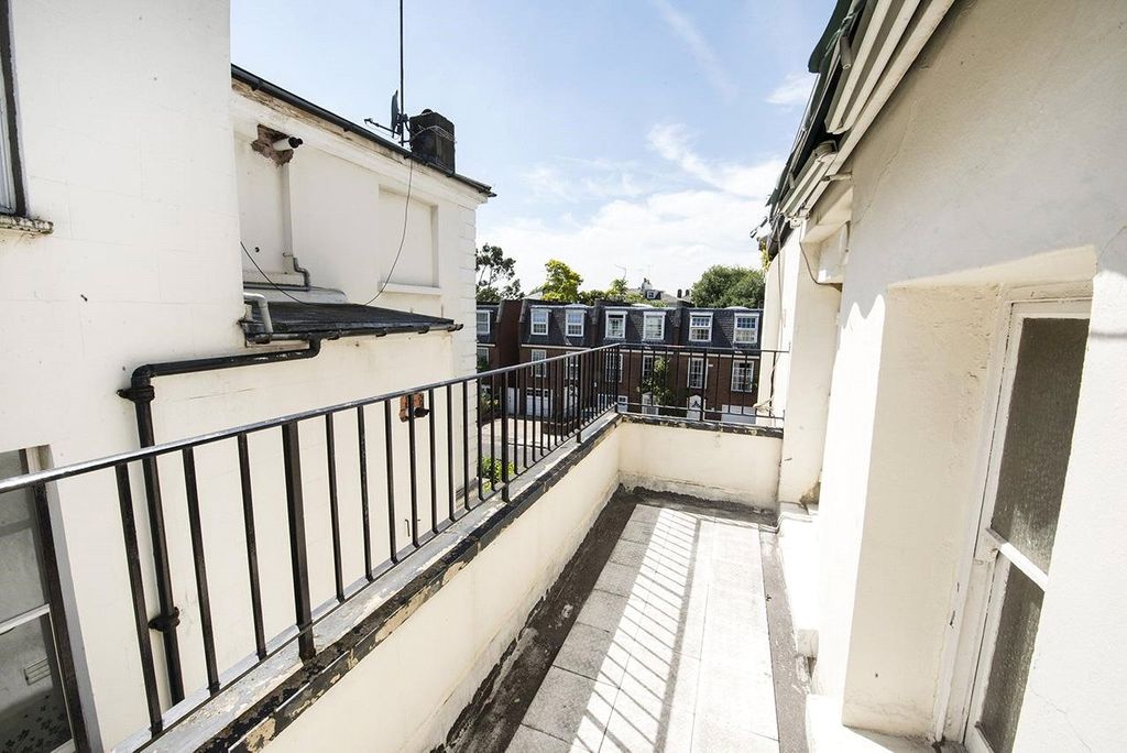 Property photo 2 of 9 Balcony