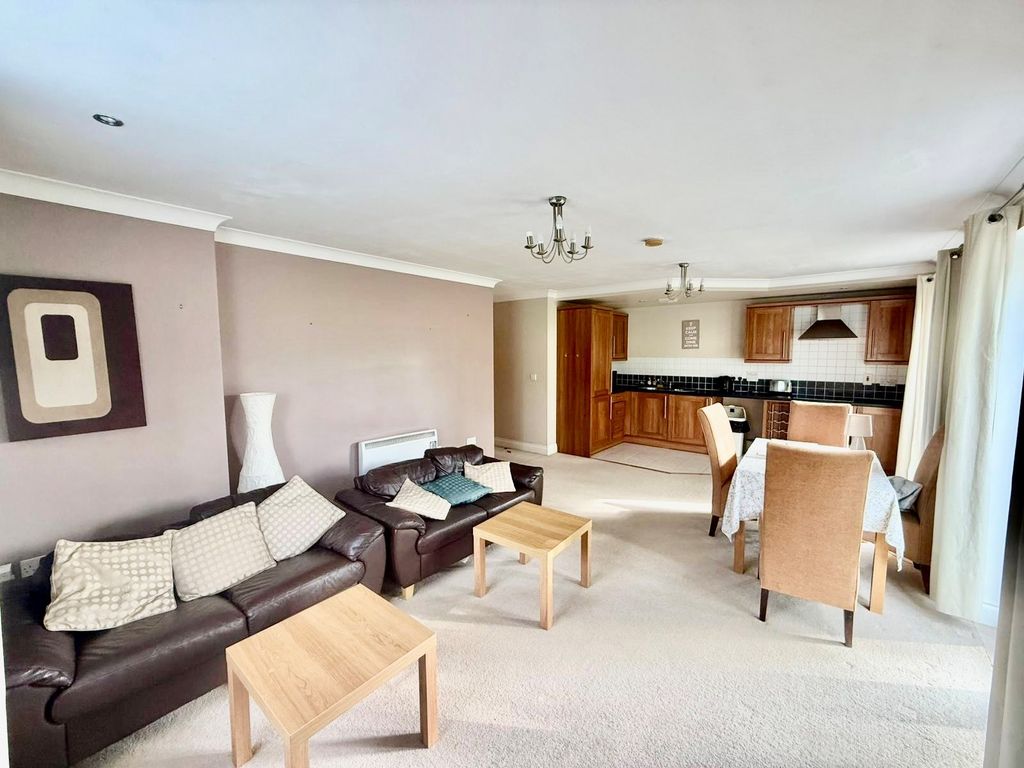 Property photo 2 of 9