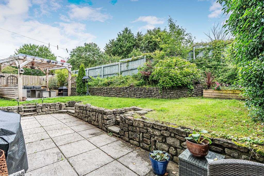 Property photo 2 of 33