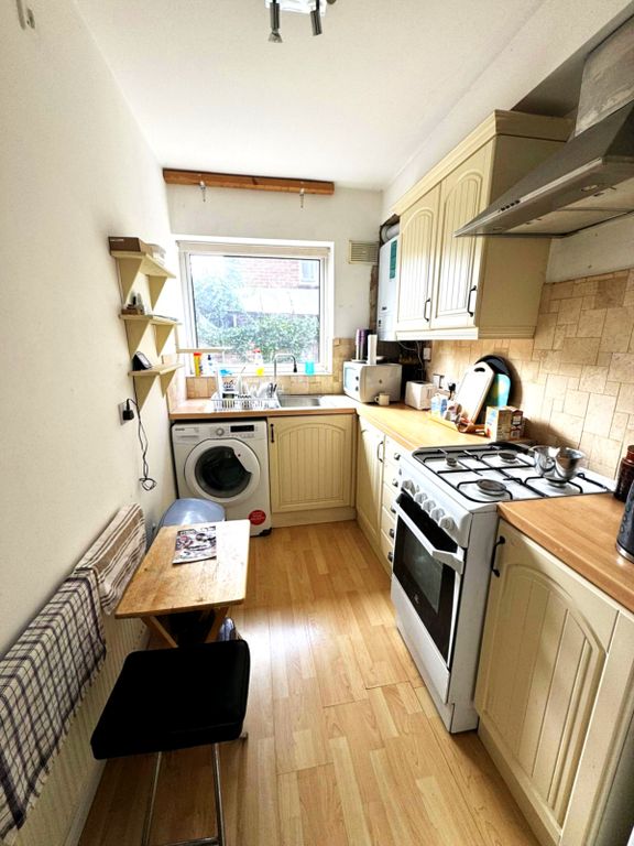 Property photo 3 of 8 Kitchen