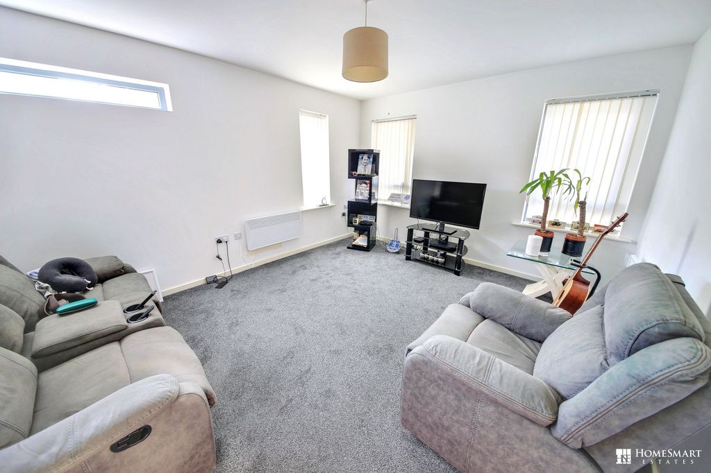 Property photo 3 of 10 Lounge