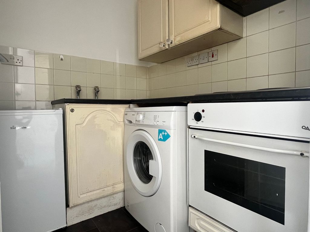 Property photo 3 of 5 Photo 4