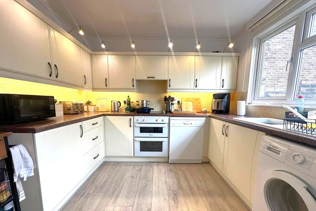 Property photo 3 of 16 Picture No. 15