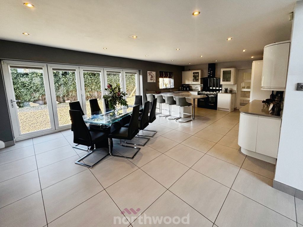 Property photo 3 of 42