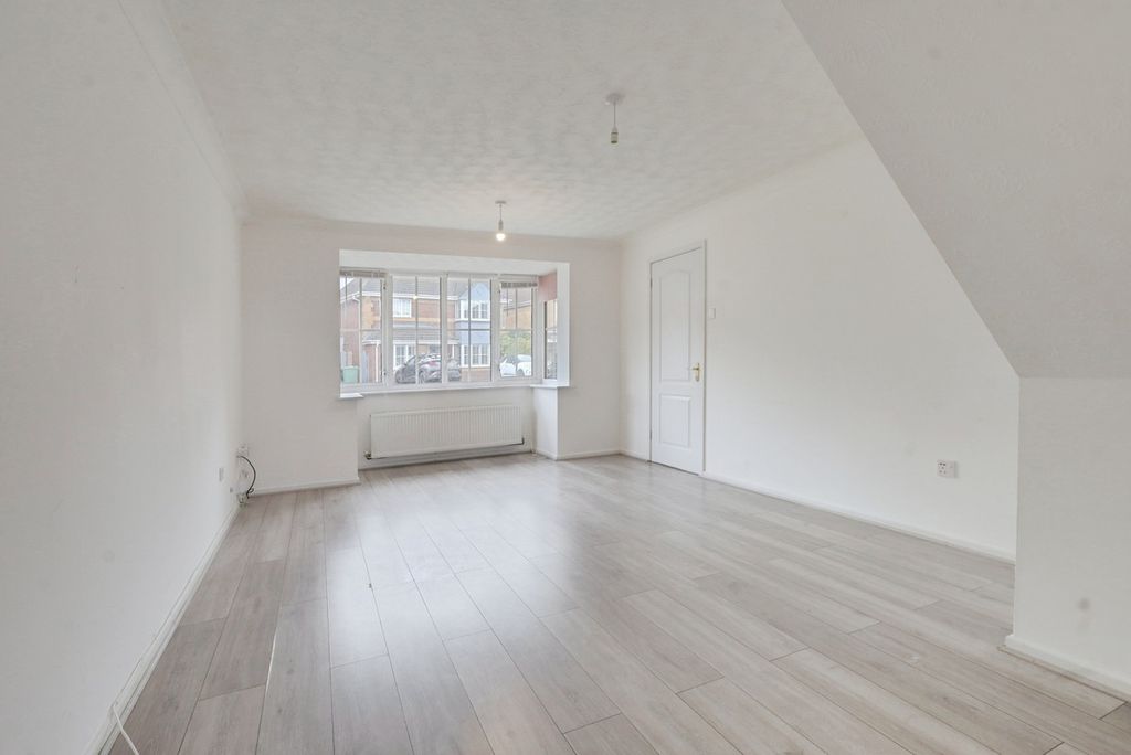Property photo 2 of 36