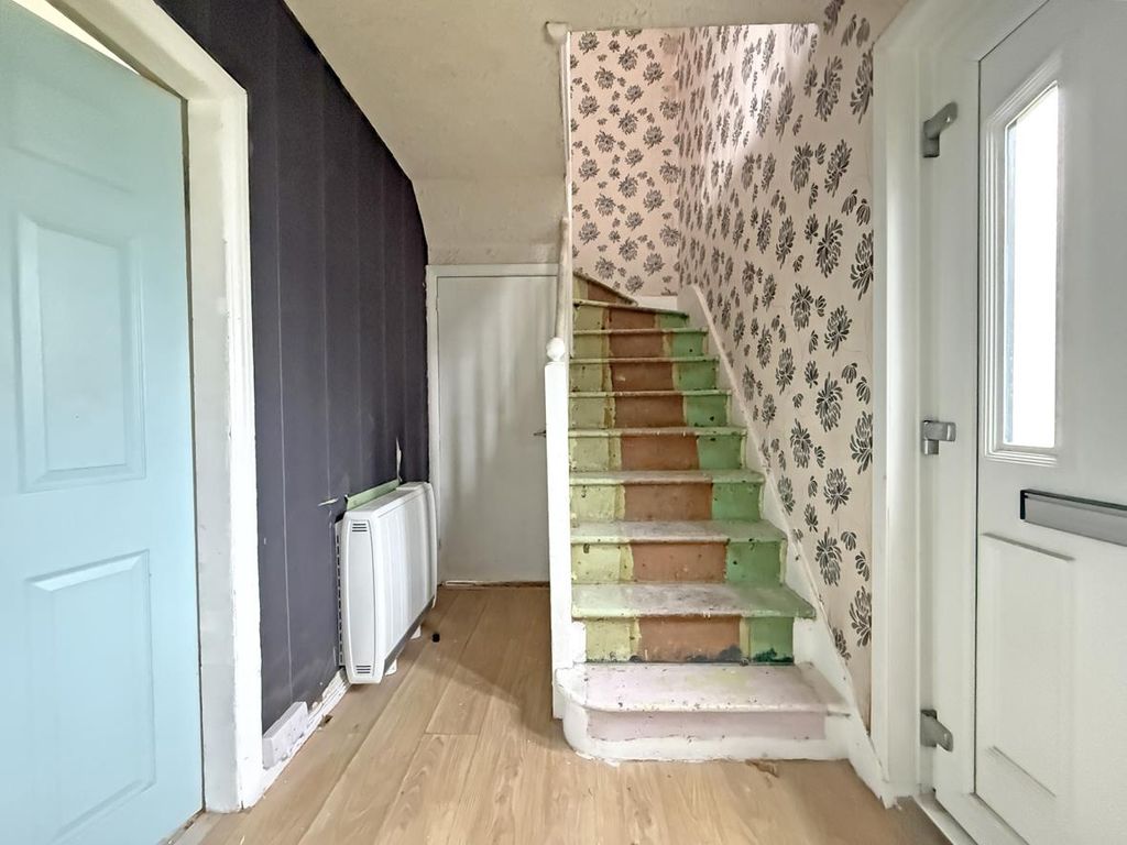 Property photo 3 of 11 Morwell Gardens 3 - Entrance Hall.Jpg