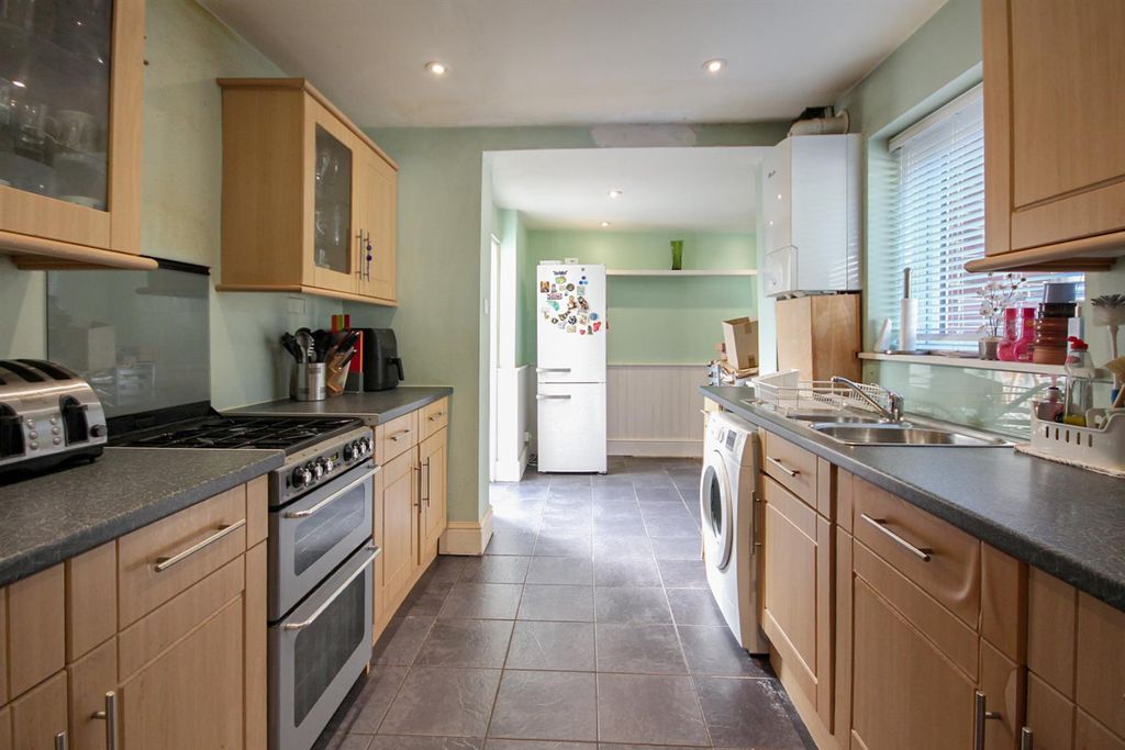 Property photo 2 of 12 Kitchen