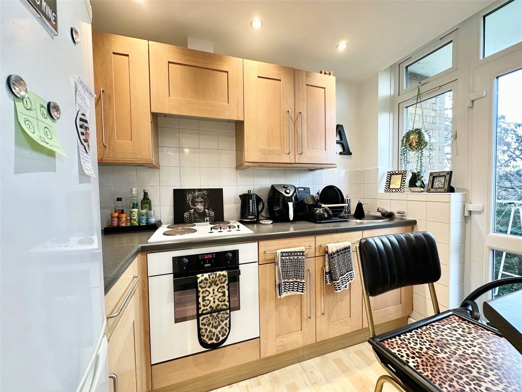 Property photo 1 of 12 Picture No. 16