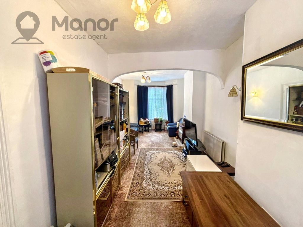 Property photo 2 of 13 Lounge