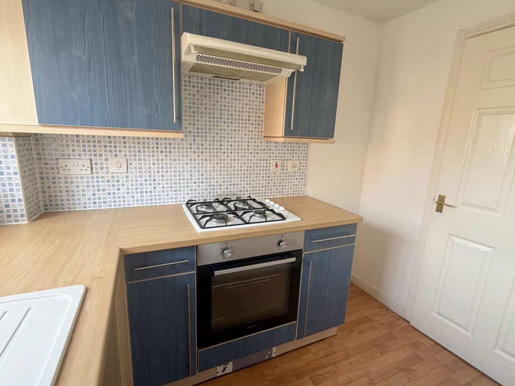 Property photo 3 of 11 Kitchen1