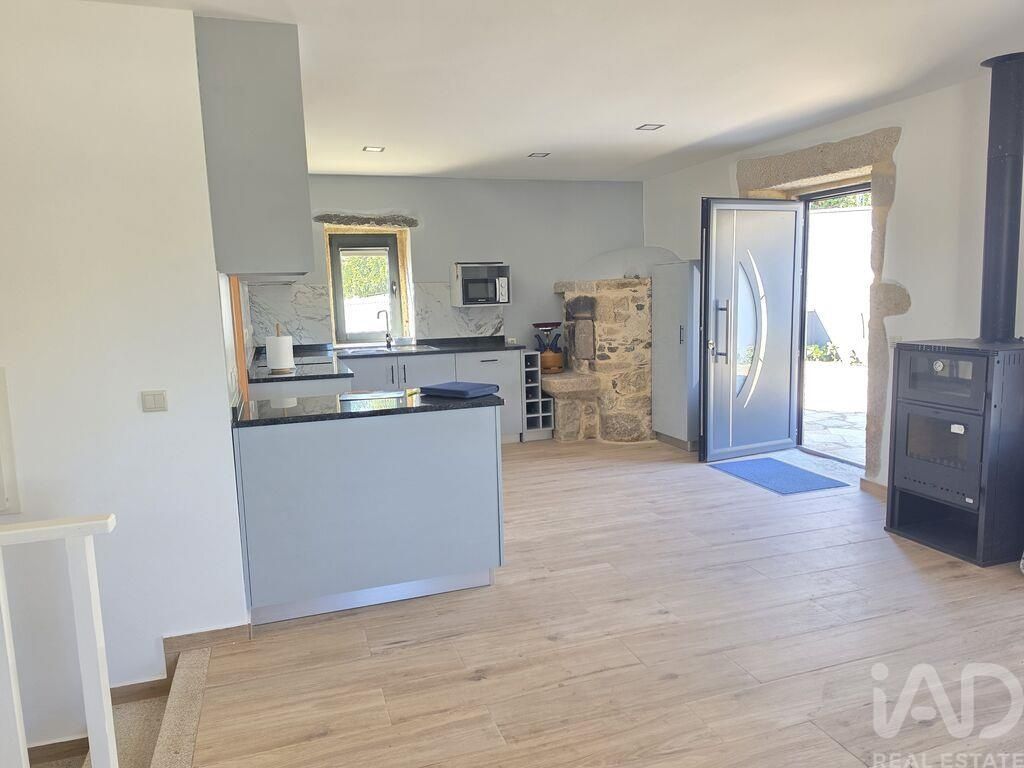 Property photo 2 of 39