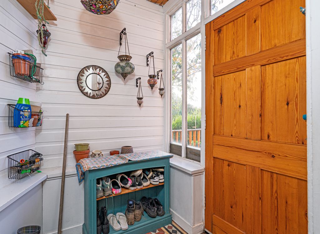 Property photo 3 of 34