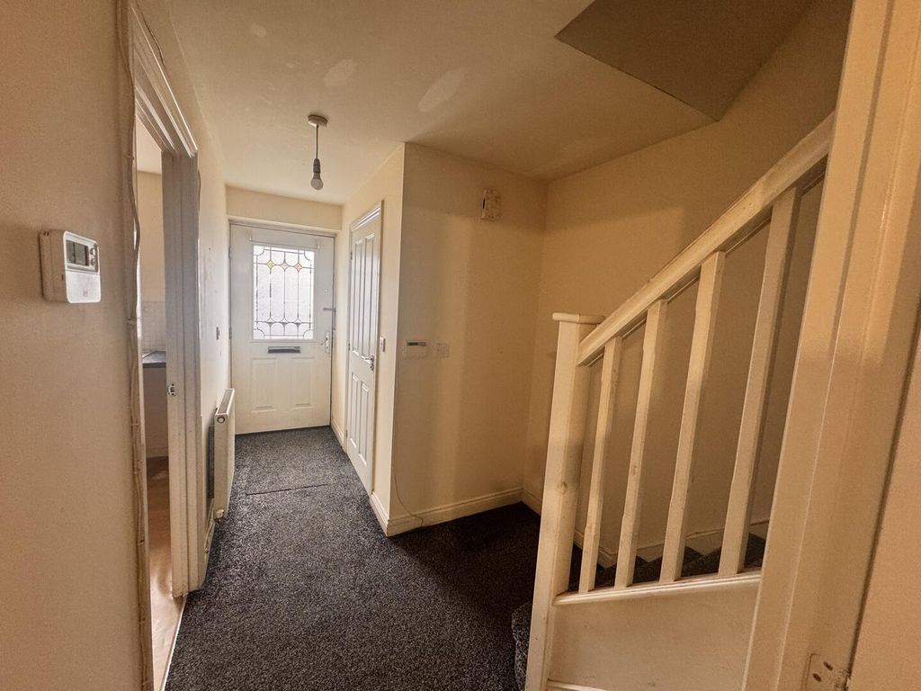 Property photo 2 of 13 Hallway