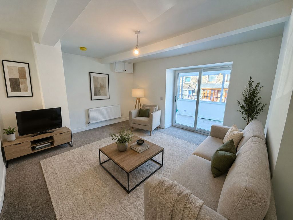 Property photo 2 of 17 Living Room*