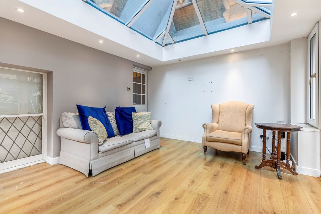 Property photo 2 of 7
