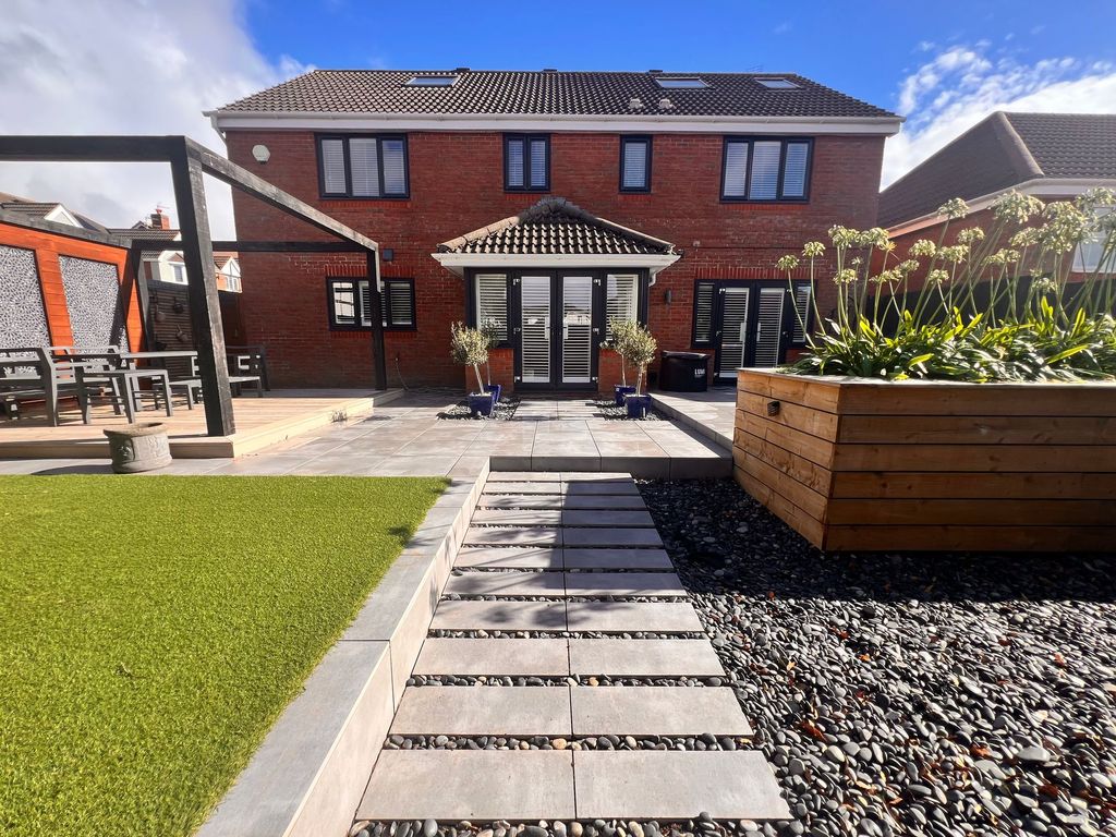 Property photo 3 of 46