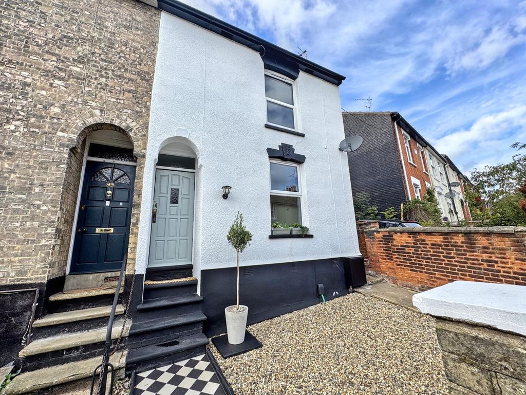 Property photo 1 of 13 Front (Exterior)